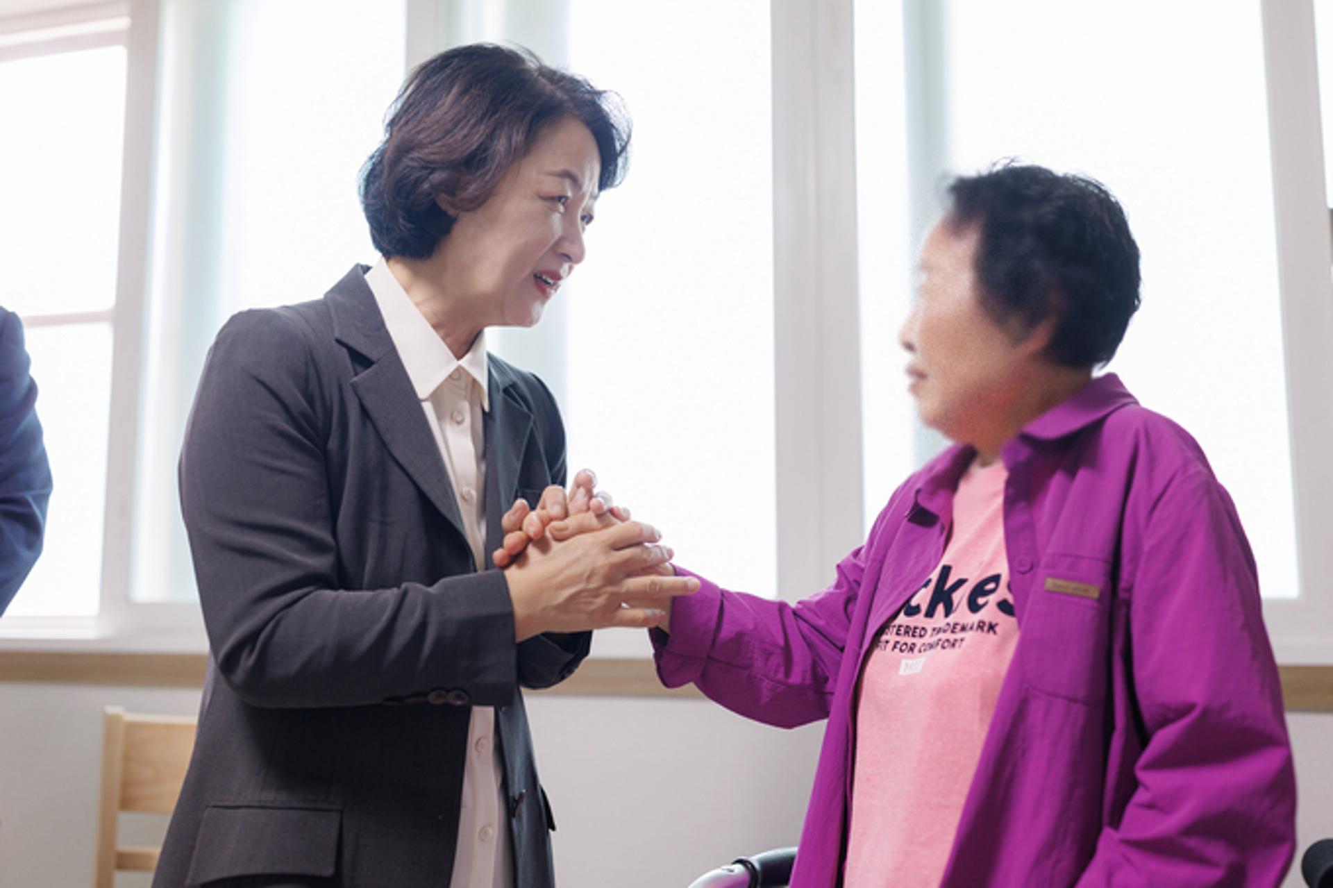 추미애, 이천 통합돌봄 현장 방문…"선행 모델·성과 활용해야"