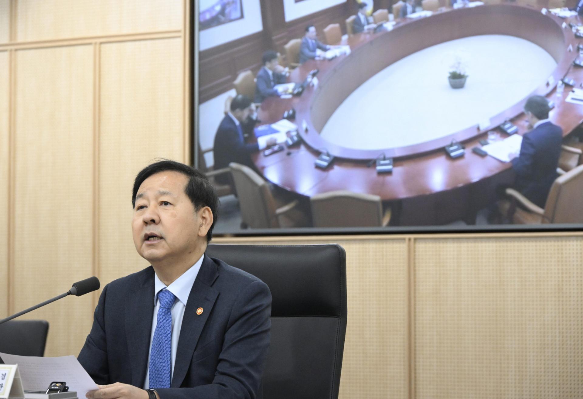 "추석 연휴 고속도로 기름값 100원↓"…유류세 인하 두달 연장