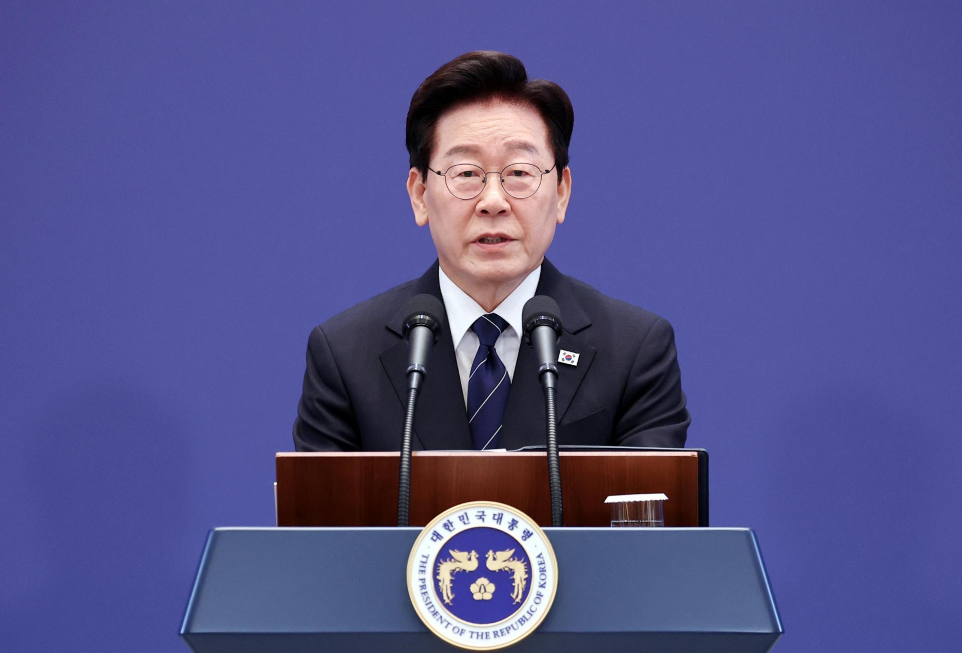 [속보] 이 대통령 "언제나 국민은 옳다…모두 저의 부족함 때문"