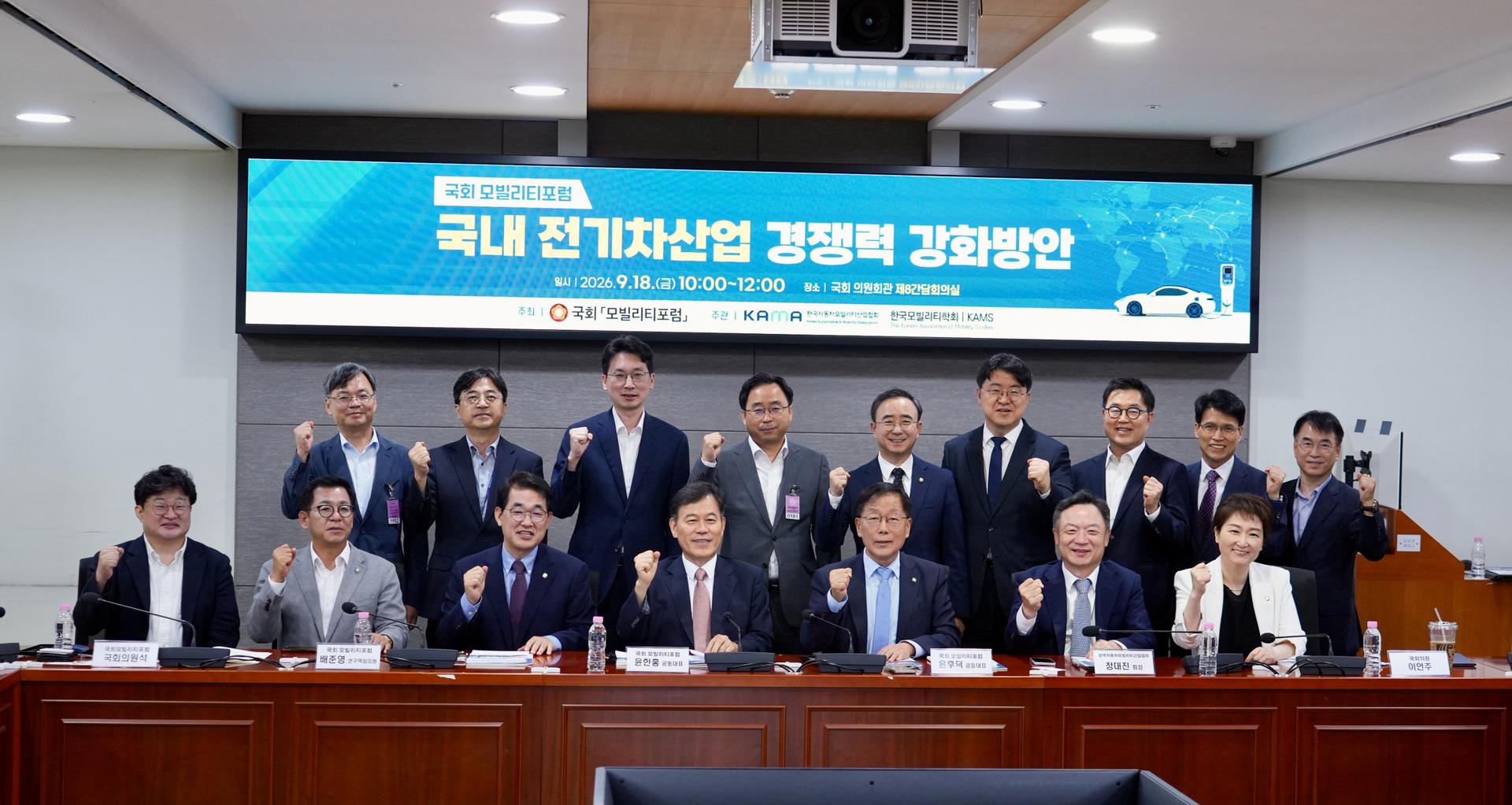 중국 전기차 공세에 "정부 지원 절실" 한목소리