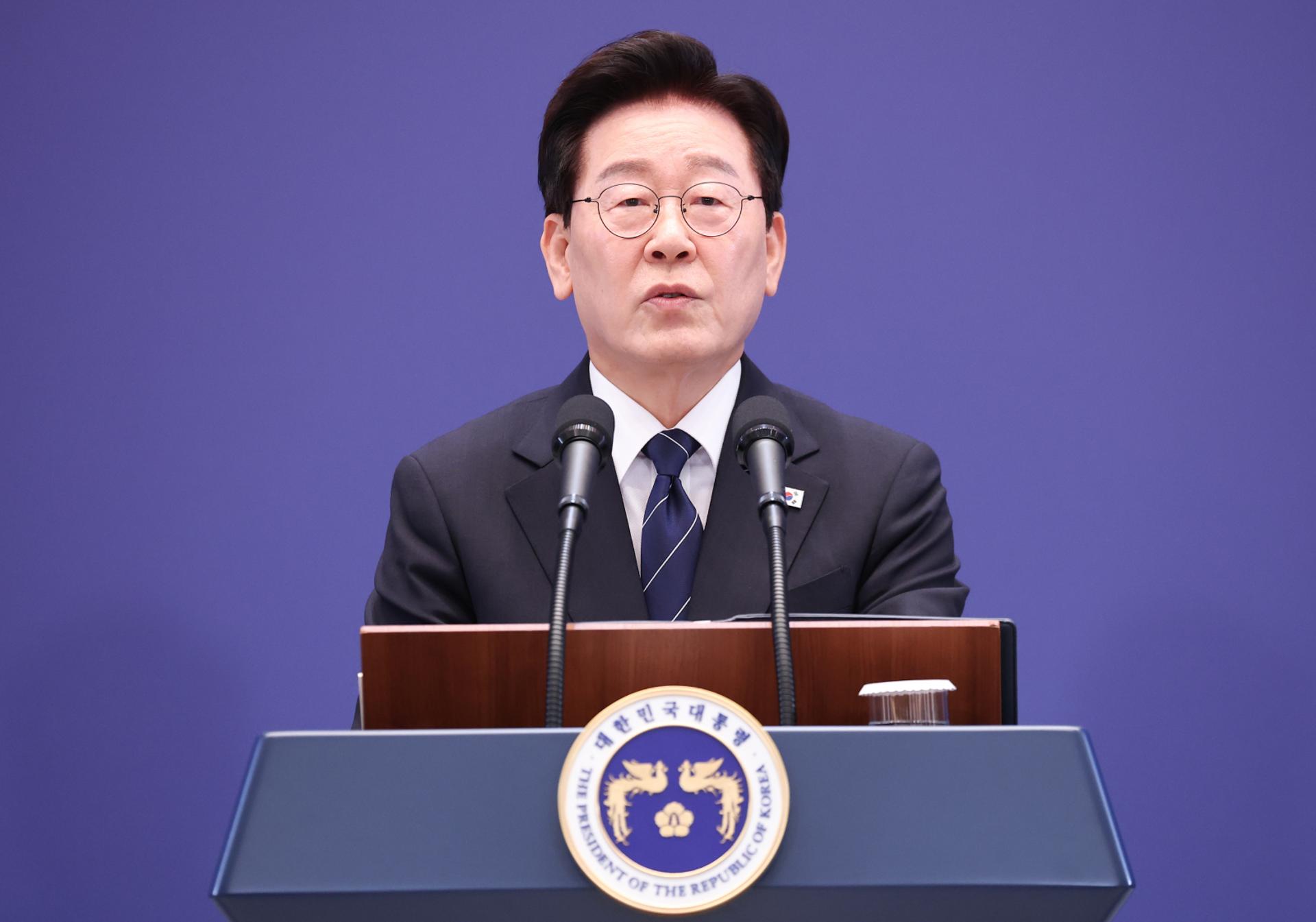 [전문] 이 대통령 "연임 생각 없어…국민 실망, 저의 부족함"
