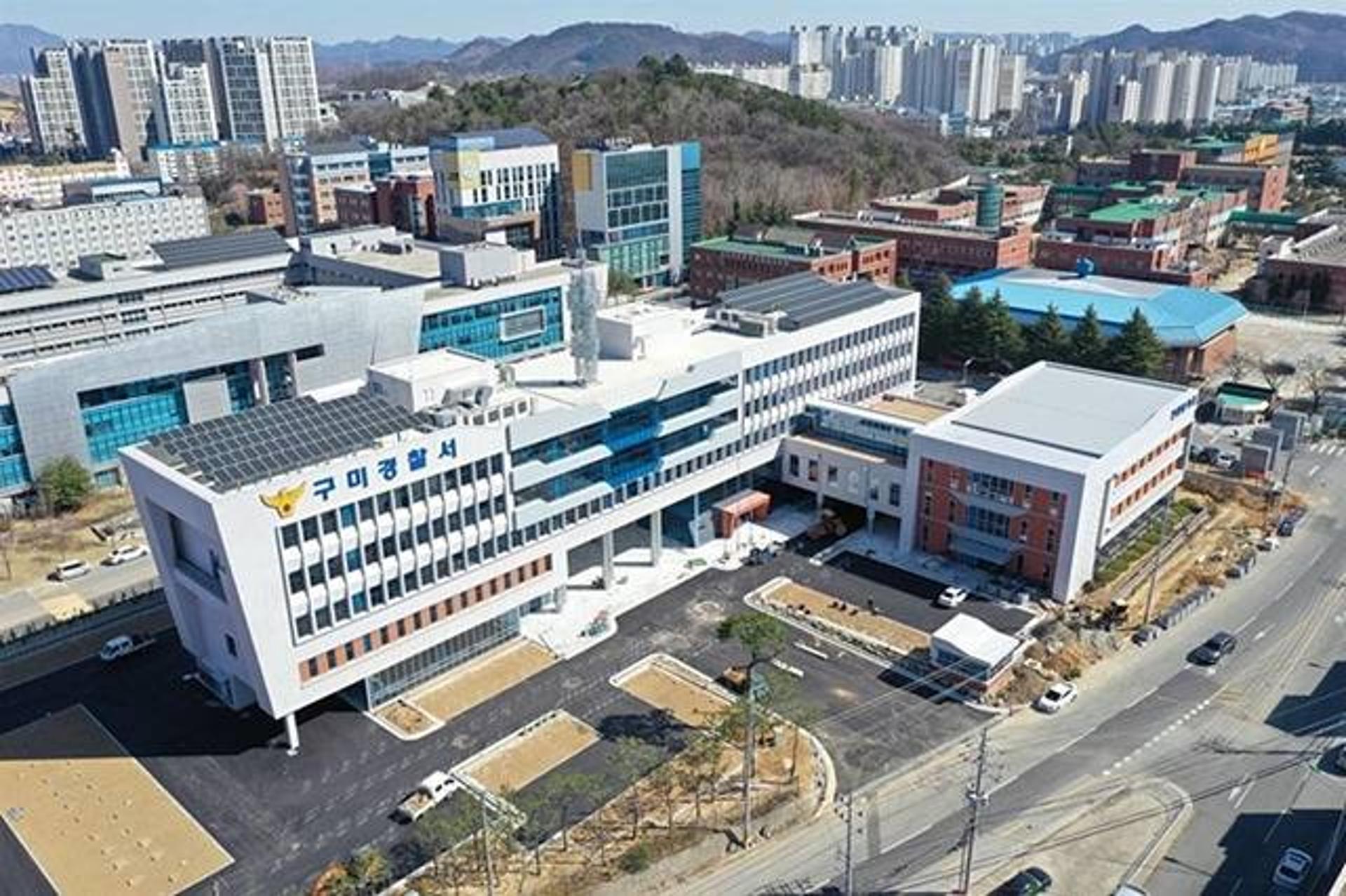 구미 중학교 교사, 전기충격기로 등굣길 학생 위협