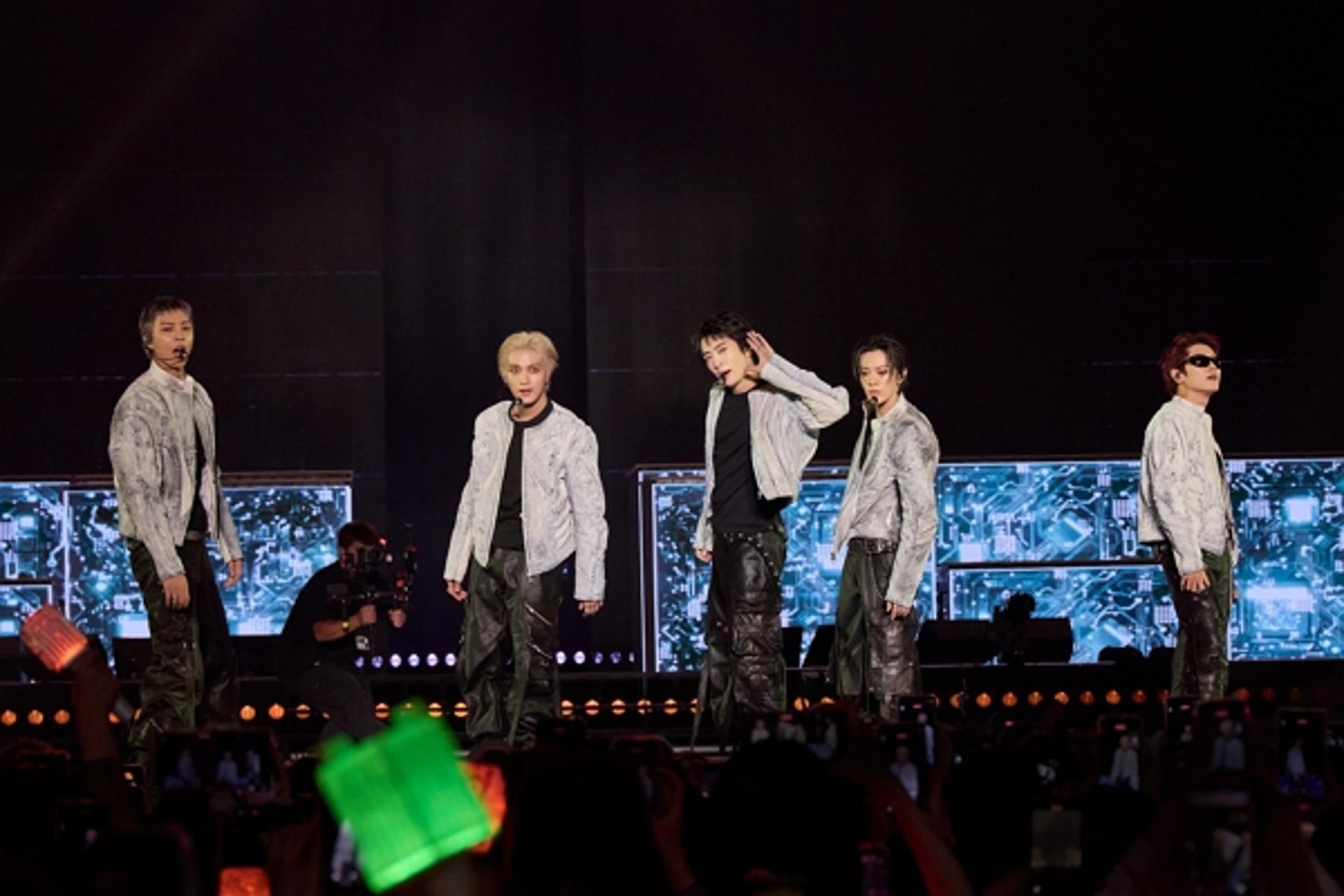 NCT 127, '5인 체제' 첫 콘서트 성료…휴가 나온 도영·정우 지원사격