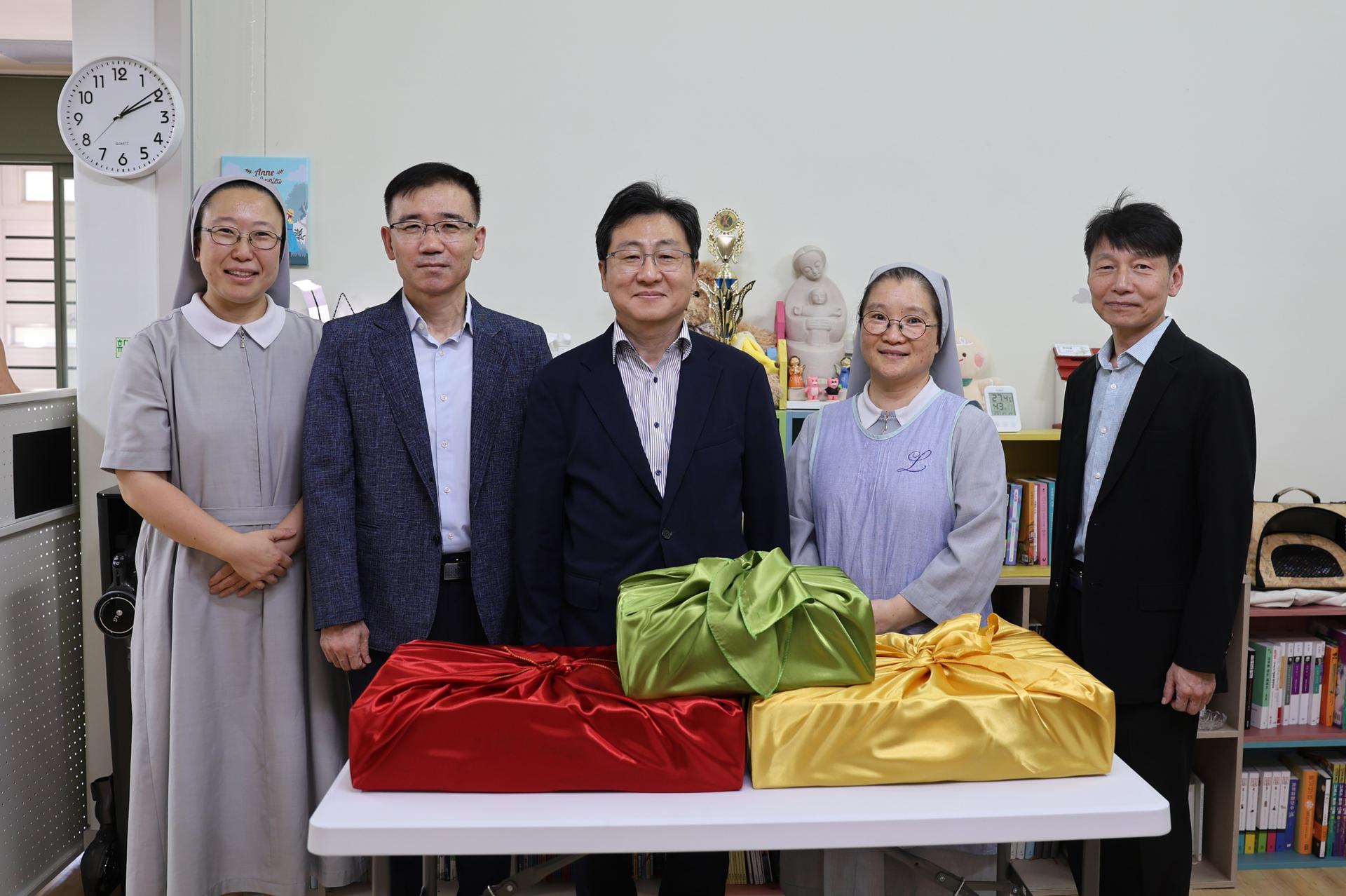 [시대포토] 광주본부세관, 추석 앞두고 복지시설에 온정 나눔