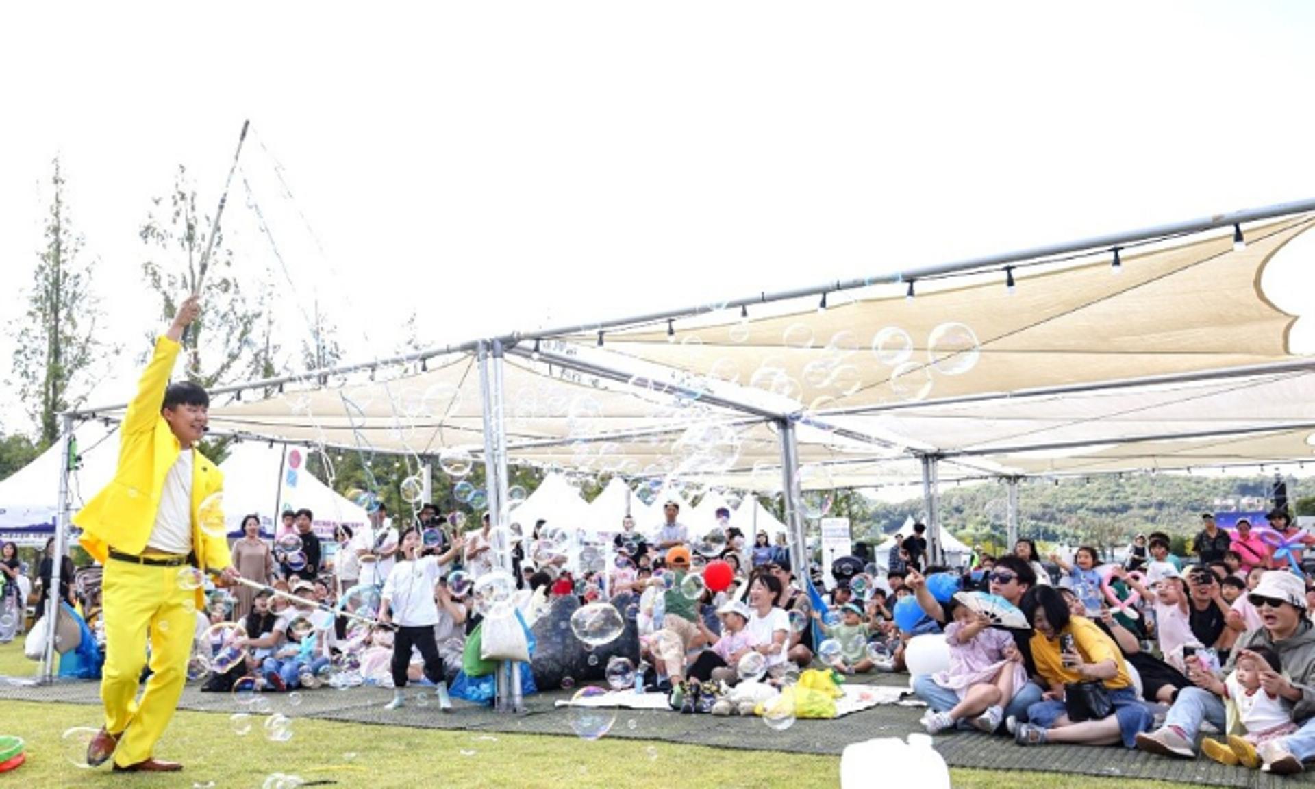 의왕왕백운호수축제, 8만명 방문…가을밤 낭만 선사