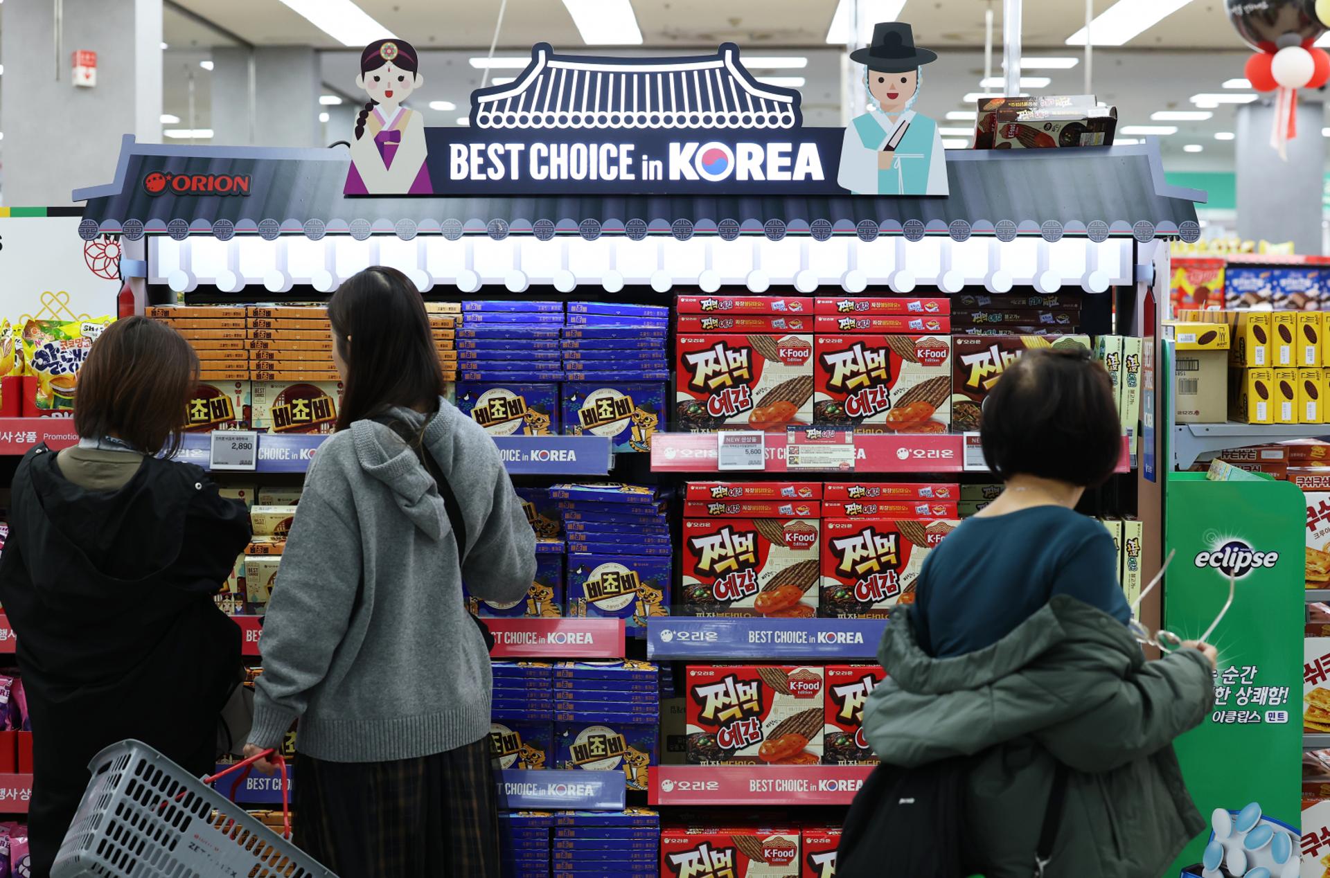 "대형마트, 관광특구부터 풀자"…규제 손질론 점화