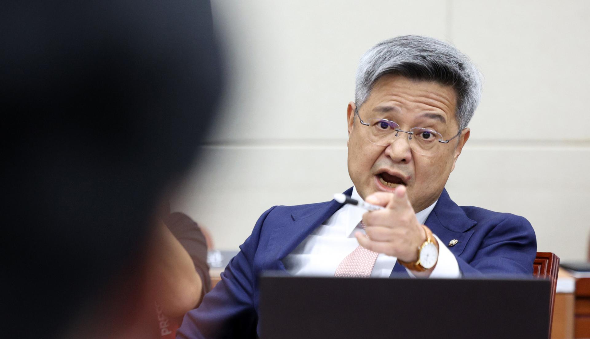 "누가 KBS에 전화했나" 항의전화 의혹 놓고 격돌