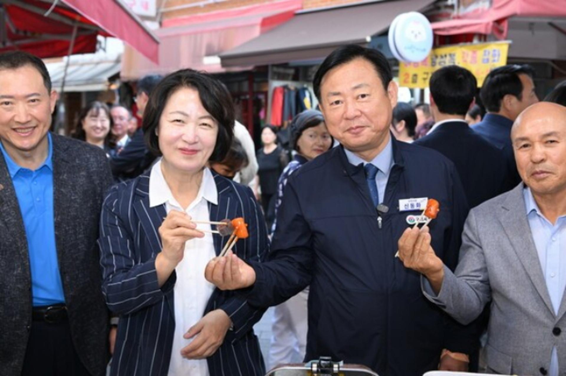 구리전통시장 찾은 추미애 지사 "민생경제 회복 총력"