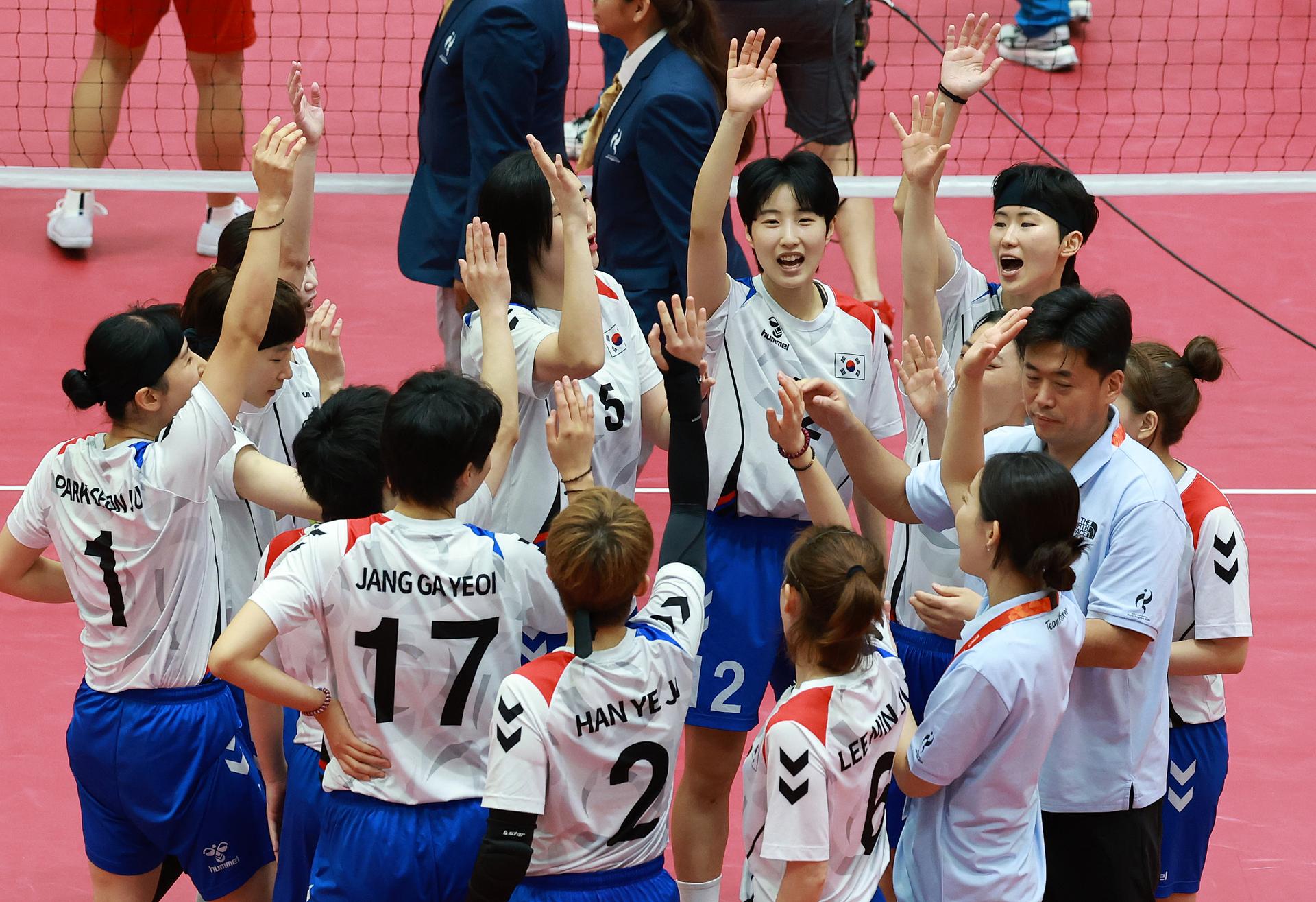 세팍타크로 여자 팀레구, 3회 은메달 영예