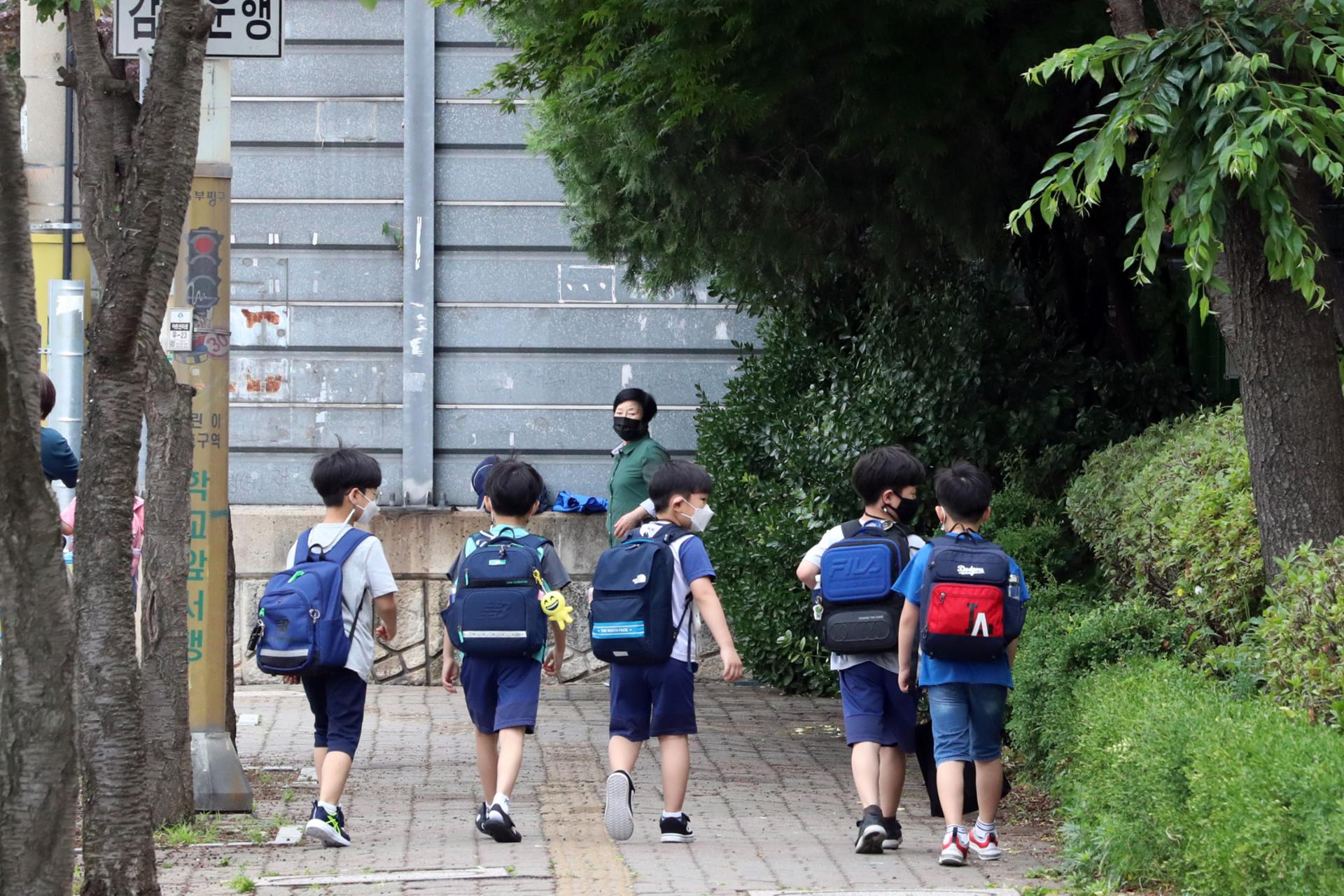 직장맘 위기 '초등 입학'…학부모들, 정규수업 연장 호소