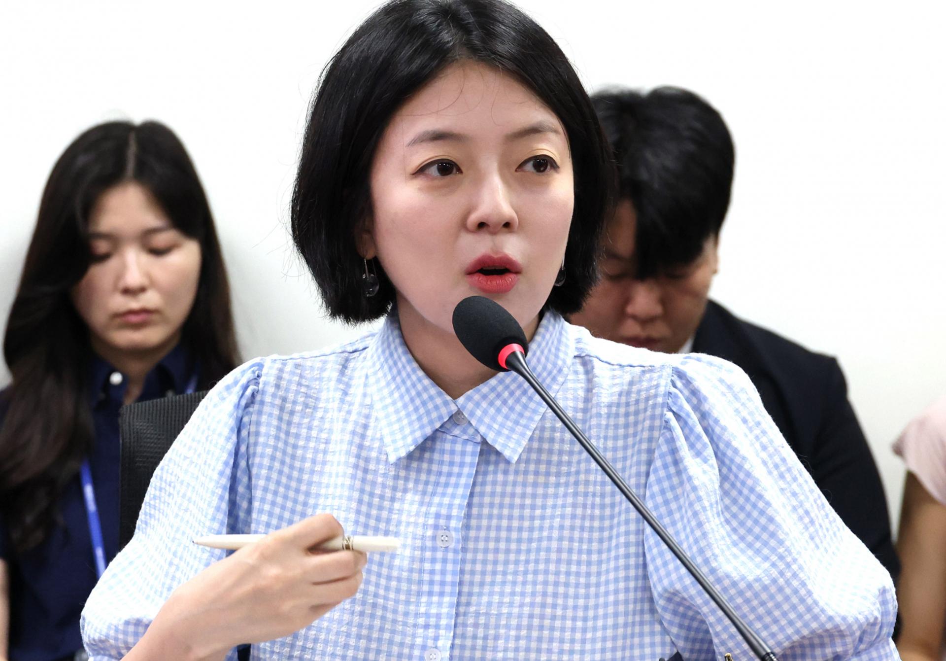 배현진, 박진영 국감 출석 요구…"무보수인지 확인"