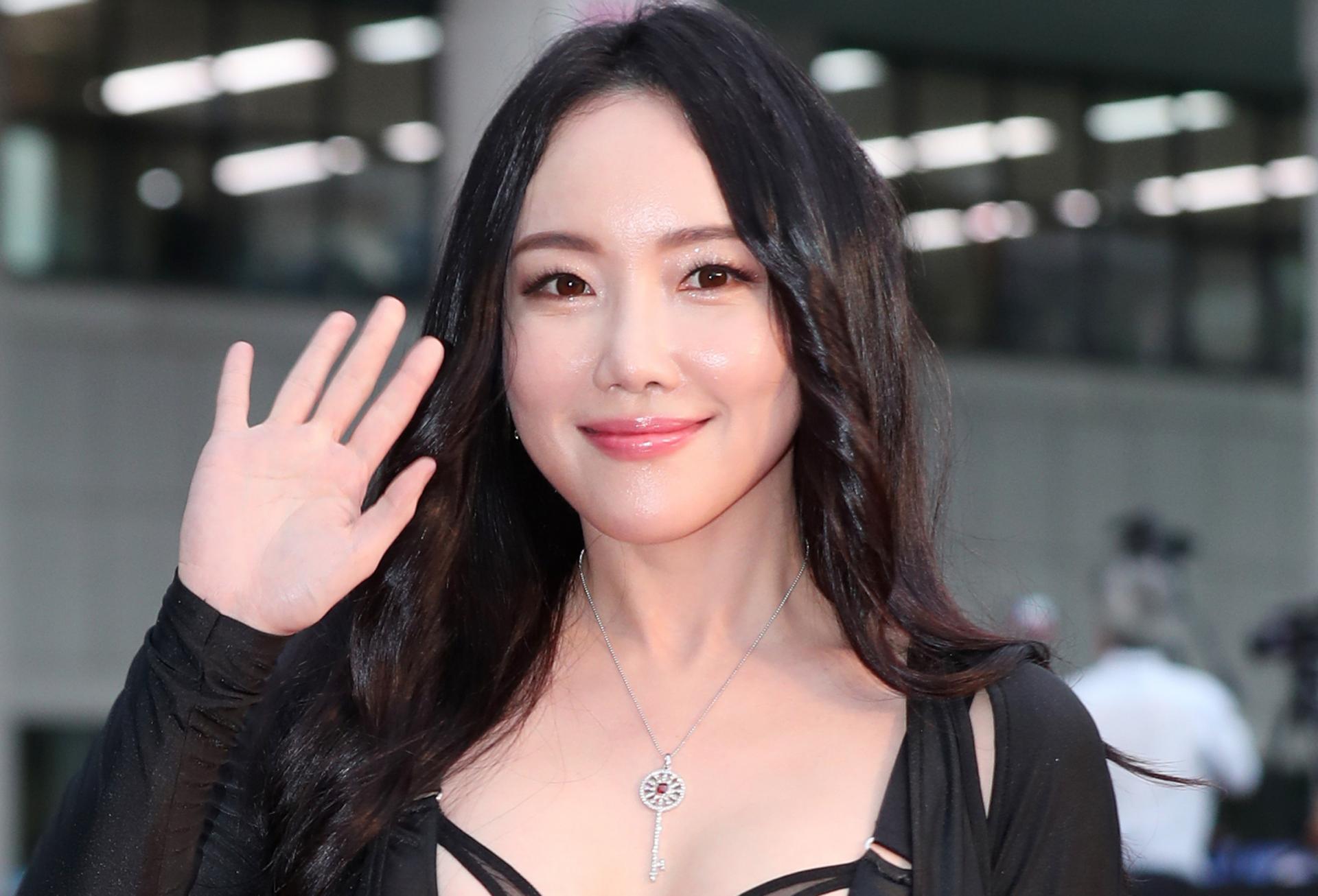 반성 어디로?…낸시랭, 음주운전 적발 뒤에도 개인전 홍보 '빈축'