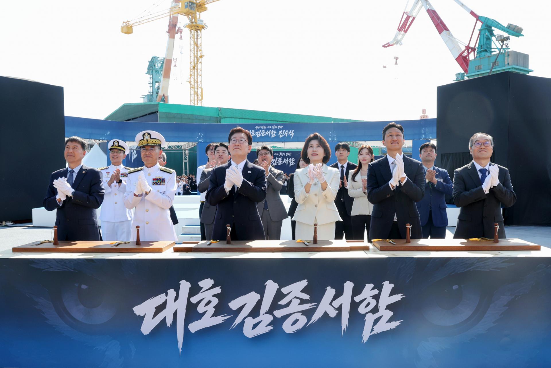 HD현대중공업, 차세대 이지스함 '대호김종서함' 진수