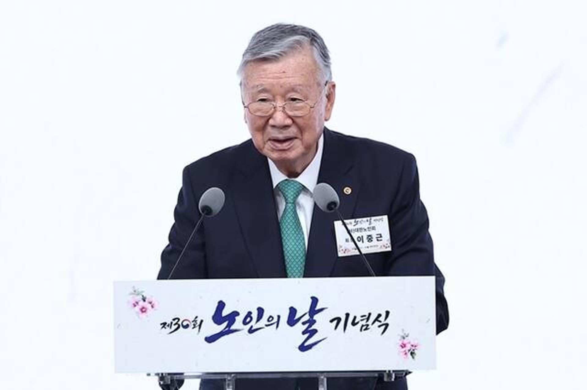 이중근, 노인 연령 75세 상향 제안…"노인 권리보장·사회참여 확대"
