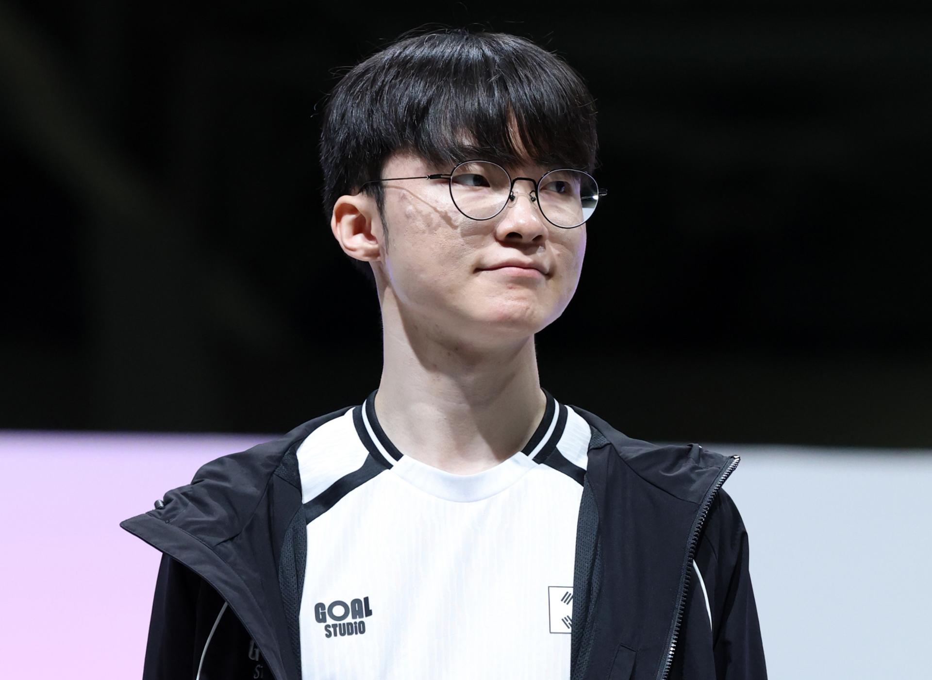 LoL 금메달 딴 페이커, 어린 팬에 "게임은 건강하고 적당하게"