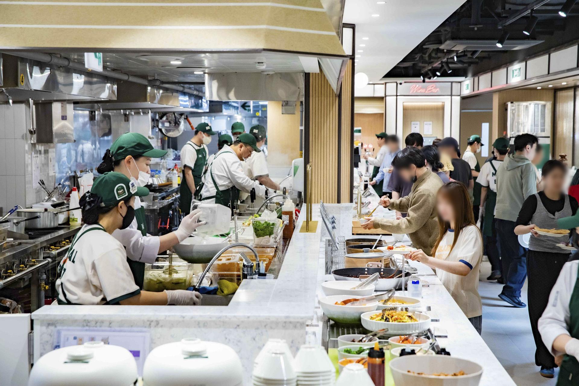 잘나가는 뷔페, 점포 수 넘어 '매장 힘' 키운다