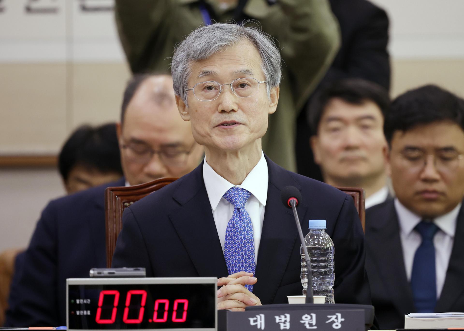 증언·선서 거부한 조희대 "대법관 재제청 요청, 헌법적 근거 불명확"