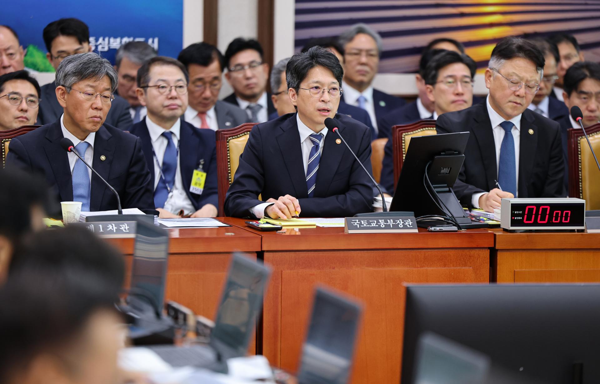 토지거래허가제 연장? 국토장관 "청약경쟁률 등 종합해 봐야"