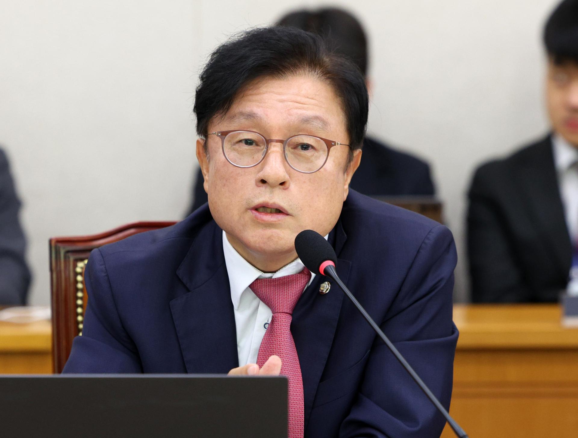 "혼자 6인분 먹어" "후원금 구걸" 막말로 얼룩진 국감