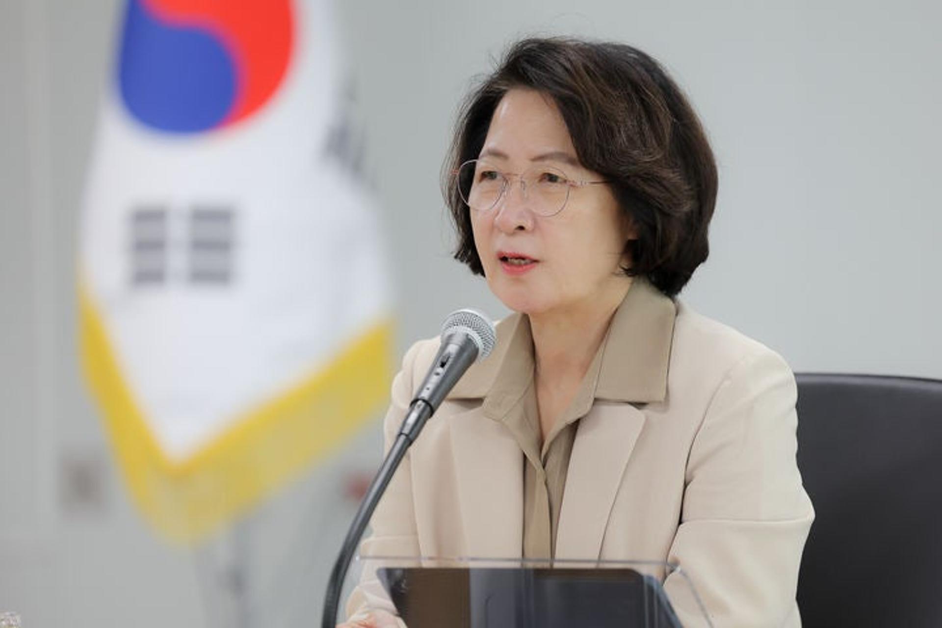 추미애, 여 국회의원 51명에 서한…'세제 개편' 국회 통과 당부