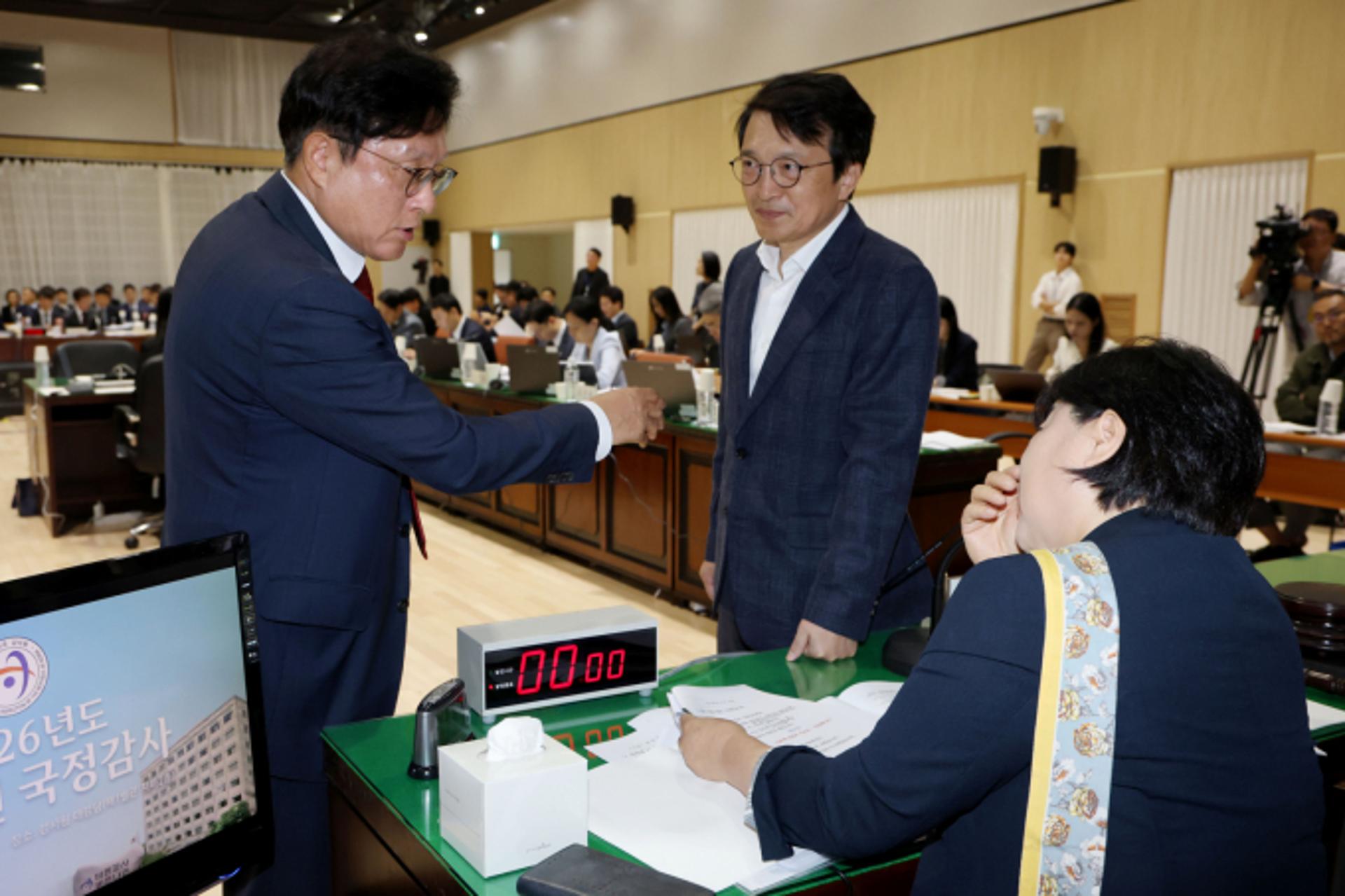 "타이거파 부두목이냐" 감사원 국감 도마에 오른 유병호