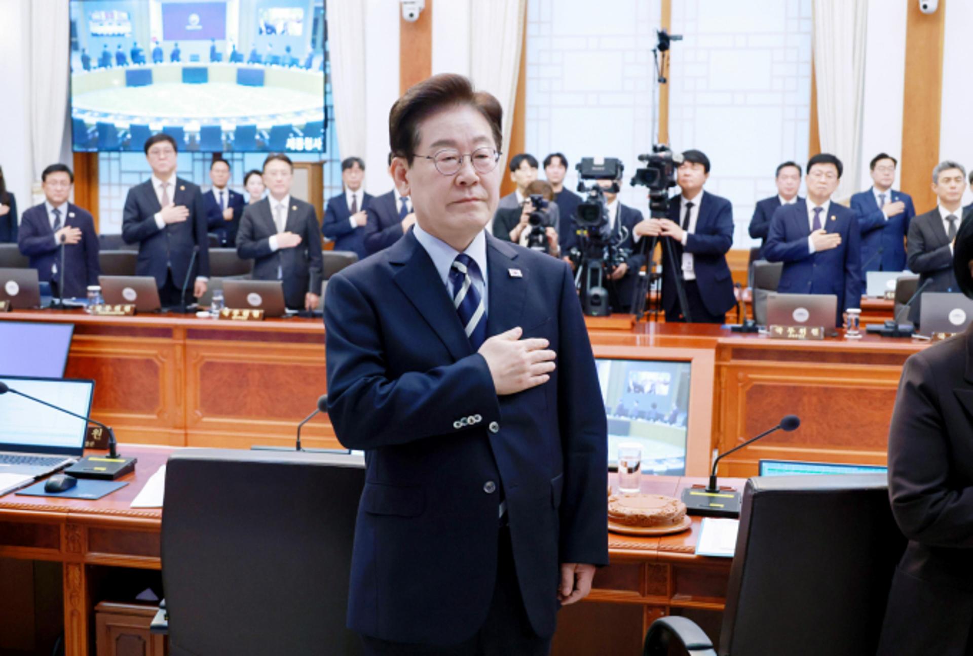 이 대통령, 국무회의 비공개 거부…"일방적 발언 부작용" 우려