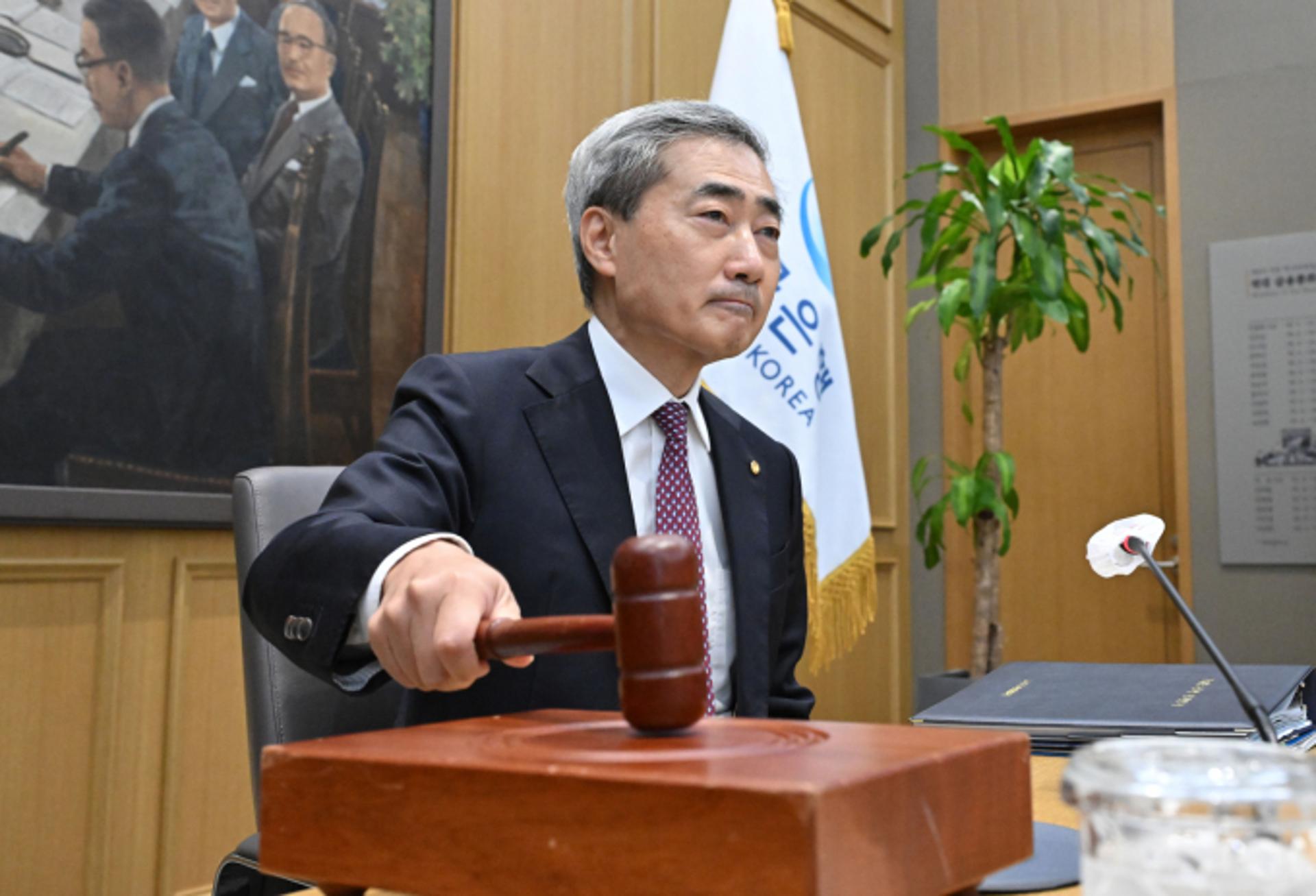 한은, 오늘 기준금리 3.00% 동결 유력…향후 경로 주목