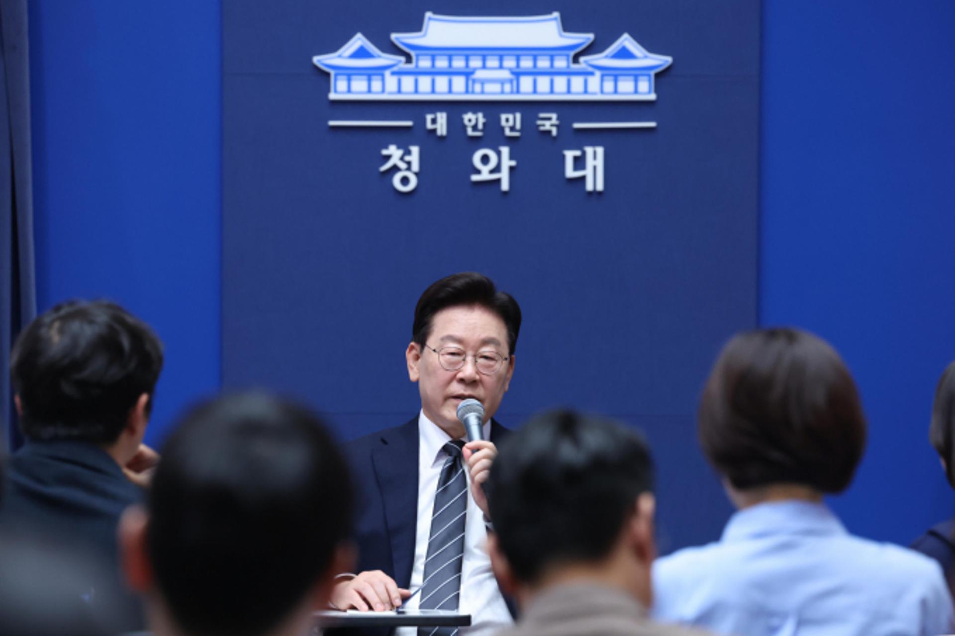이 대통령, AI 답변 SNS 논란…"정제된 언어가 국정안정에 도움"