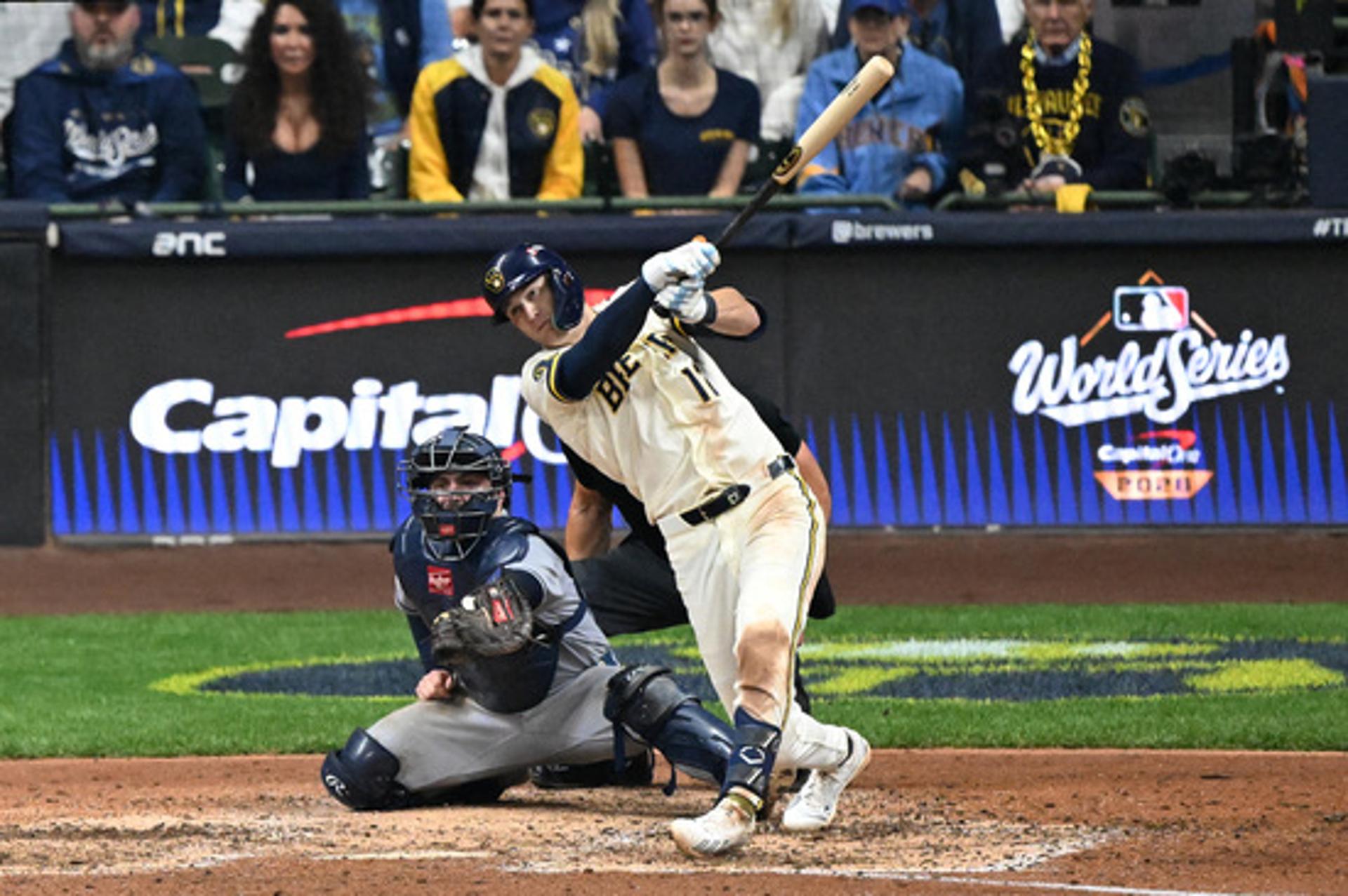 '첫 우승 한발 더' 밀워키, WS 2연승…탬파베이에 5-4 역전승