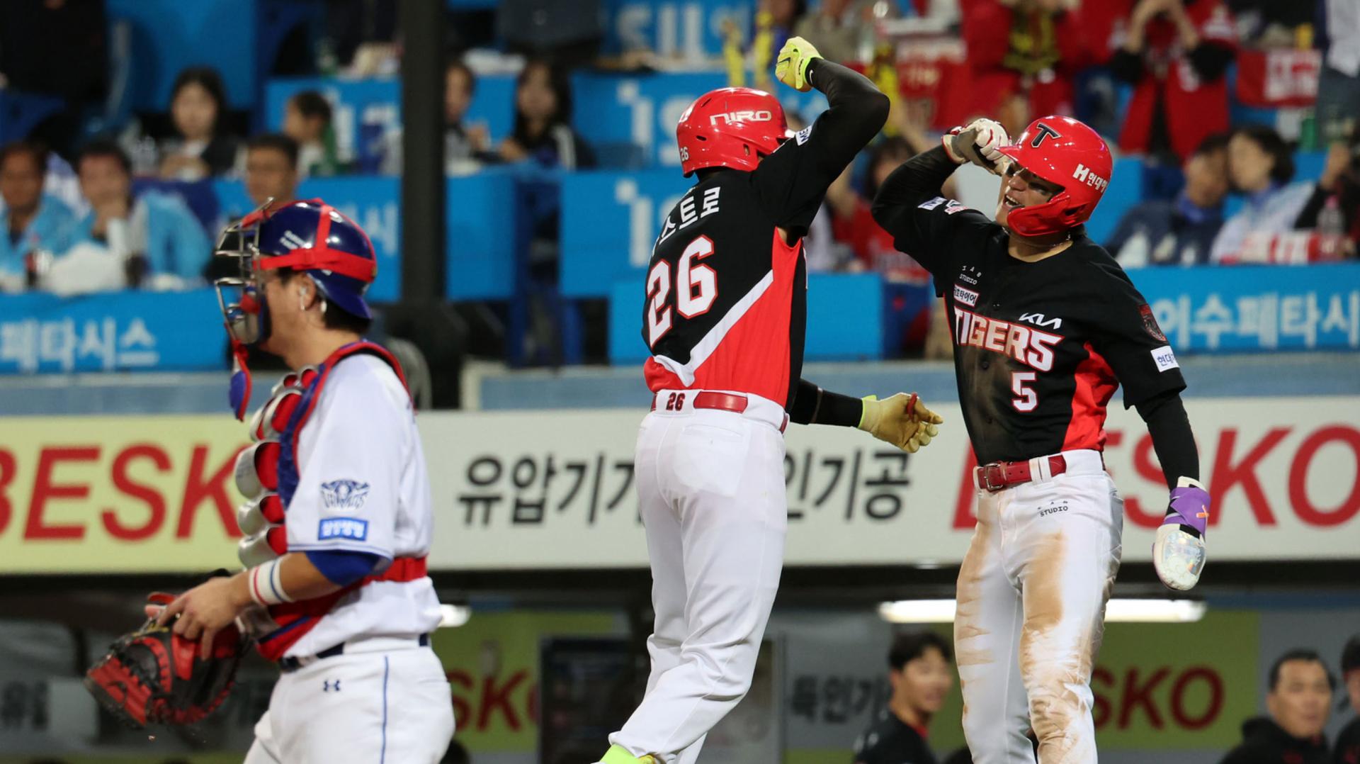 '77.1% 확률' 잡은 KIA, PO 1차전서 삼성에 5-1 승리