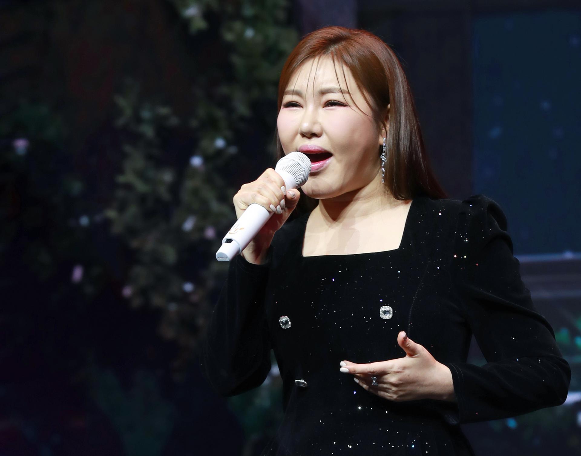송가인 "철창에 묶어버리기 전에 가만히"⋯민폐 취객에 경고