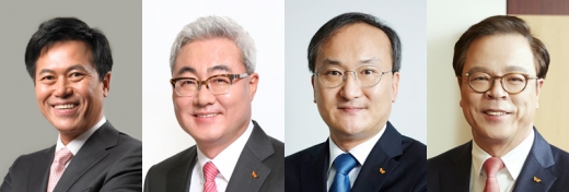 (왼쪽부터)박정호 SK텔레콤 사장, 김준 SK이노베이션 사장, 이석희 SK하이닉스 사장, 이완재 SKC 사장 / 사진=SK