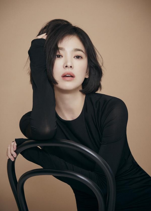 송혜교 화보 비하인드컷, 20대 같은 외모