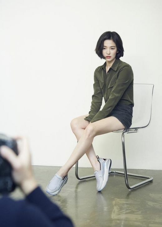 송혜교 화보 비하인드컷, 20대 같은 외모