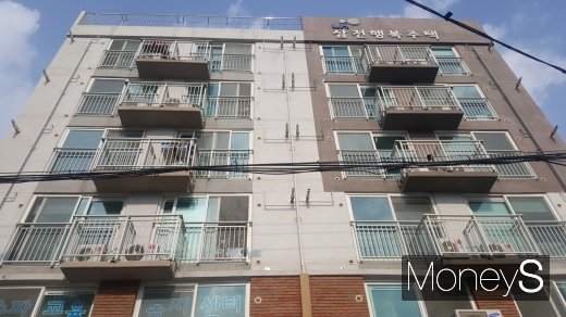 국토부가 앞으로 신규 공급되는 공공임대주택 예비입주자를 40% 이상 모집해 계약 해지에 따른 공실을 미리 막기로 했다. 사진은 서울 삼전동 행복주택. /사진=김창성 기자