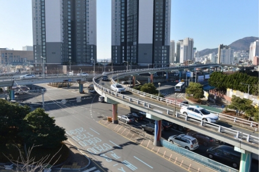 1월 3일부터 철거작업에 들어가는 부산 잣성고가교/사진=부산시