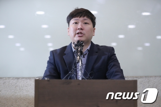 신재민 전 기획재정부 사무관이 2일 오후 서울 강남구 역삼동의 한 빌딩에서 입장을 밝히고 있다. /사진=뉴스1