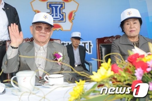 전두환·이순자씨가 2015년 10월 대구공업고등학교 총동문회 체육대회를 관람하는 모습./사진=뉴스1