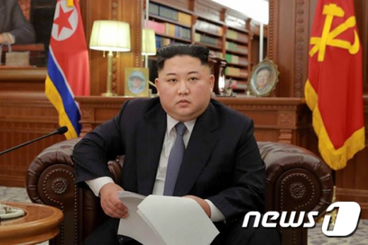 김정은 북한 국무위원장이 지난 1일 새해 정책 방향을 제시하는 신년사를 발표하는 모습./뉴스1