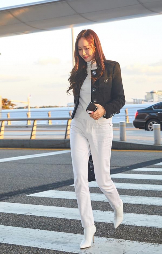제시카 서은수 화사, 올화이트 이너웨어로 여성미 '뿜뿜'