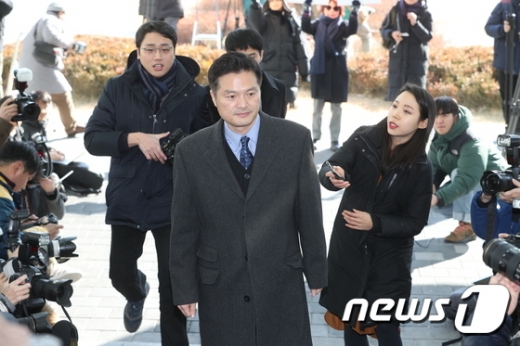 '청와대 특감반 의혹 제기' 김태우 수사관 검찰 출석 (속보)