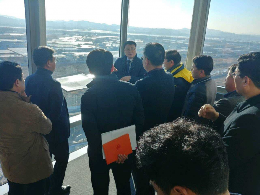 ▲ 현장에 방문하여 관계자로부터 설명을 듣고 있는 이춘표 제1부시장. / 사진제공=고양시