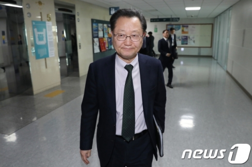서동구 국가정보원 제1차장이 3일 오후 서울 여의도 국회에서 김관영 바른미래당 원내대표와 만남을 마치고 나서고 있다./사진=뉴스1