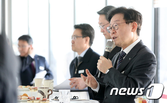 이재명 경기도지사가 3일 오후 도지사 공관에서 신년기자간담회를 갖고 있다. /사진=뉴스1