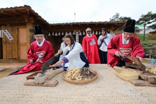 정부지정 문화관광축제로 선정된 산청한방약초축제/사진=경남도
