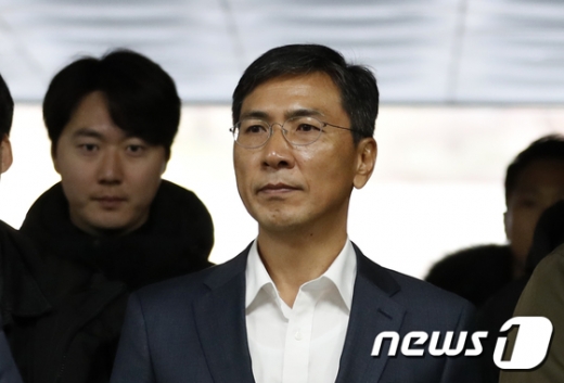 지난해 12월21일 '비서 성폭행' 관련 강제추행 등 항소심 첫 공판에 출석한 안희정 전 충남지사. /사진=뉴스1 이승배 기자
