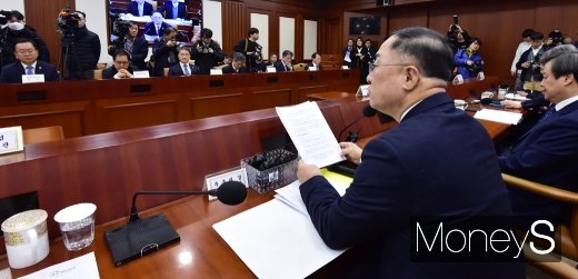 [머니S포토] 제4차 경제활력대책회의