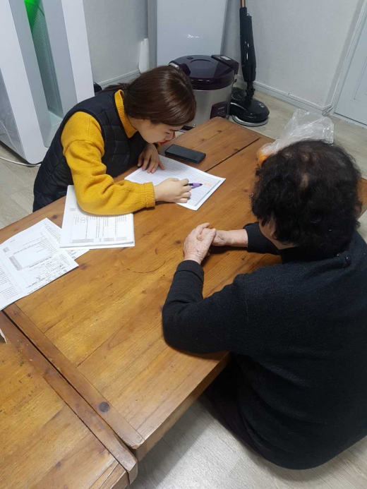 ▲ 여주시 경로당 치매선별검사. / 사진제공=여주시 