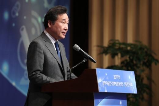 이낙연 국무총리가 4일 오후 서울 강남구 한국과학기술회관에서 열린 2019년 과학기술인, 정보방송통신인 신년인사회에 참석해 축사를 하고 있다. /사진=뉴스1