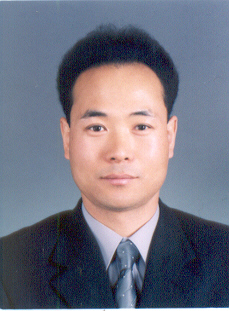 국무총리상을 수상해 받은 포상금 200만원 전액을 기탁한 박치우 김해시 기술감사팀장/사진=김해시
